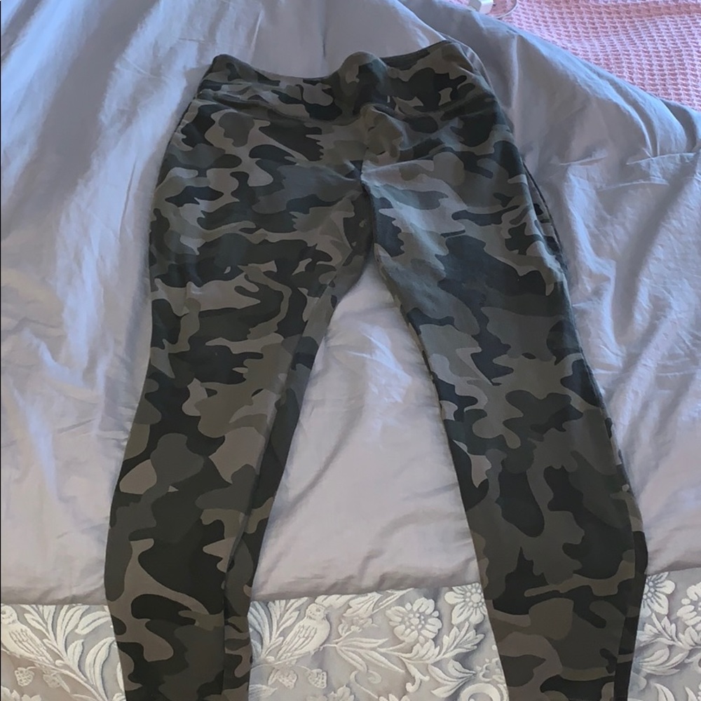 Camo leggings